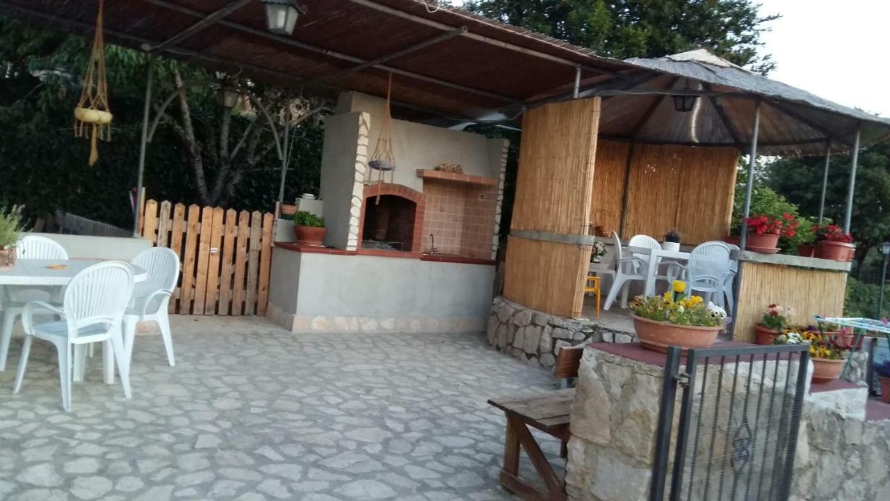 B&B La Vecchia Scuola Sonnino Bagian luar foto