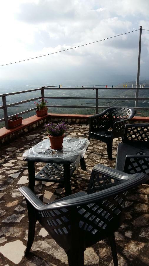 B&B La Vecchia Scuola Sonnino Bagian luar foto